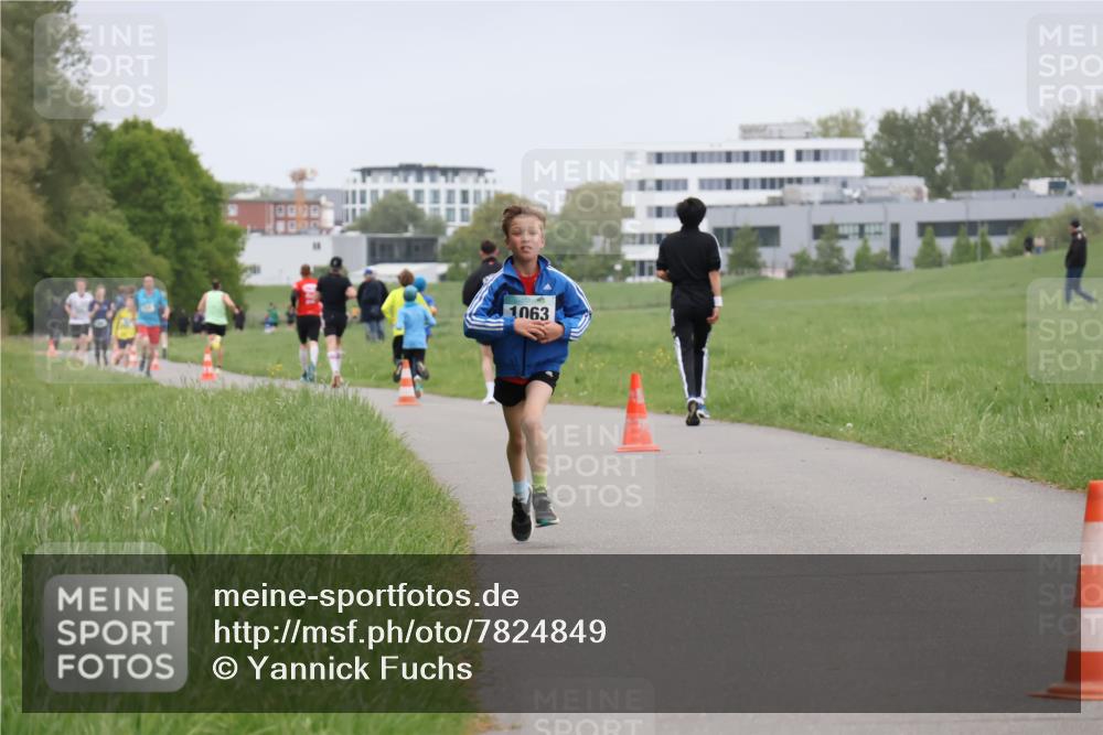 04.05.2025 - 8. Wedeler Halbmarathon Yannick Fuchs http://msf.ph/oto/7824849 04.05.2025 11:12:12 Laufen 1063 meine-sportfotos.de
