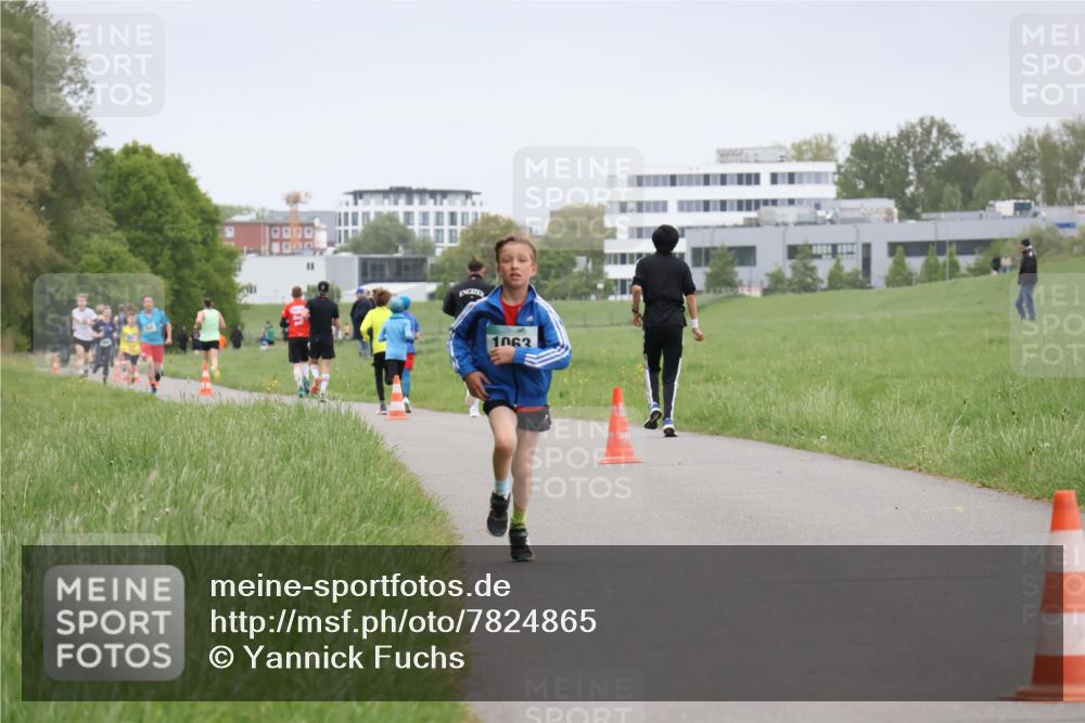 04.05.2025 - 8. Wedeler Halbmarathon Yannick Fuchs http://msf.ph/oto/7824865 04.05.2025 11:12:12 Laufen 10000, 1063 meine-sportfotos.de