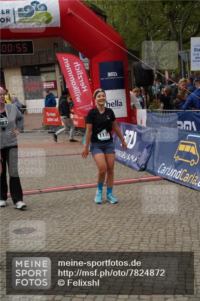 04.05.2025 - 8. Wedeler Halbmarathon Felixshl http://msf.ph/oto/7824872 04.05.2025 12:00:53 Ziel 141, 772, 987, 988, 1177 meine-sportfotos.de
