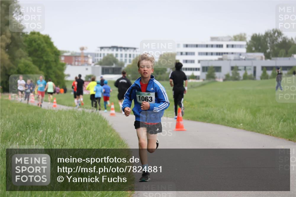 04.05.2025 - 8. Wedeler Halbmarathon Yannick Fuchs http://msf.ph/oto/7824881 04.05.2025 11:12:14 Laufen 1063 meine-sportfotos.de