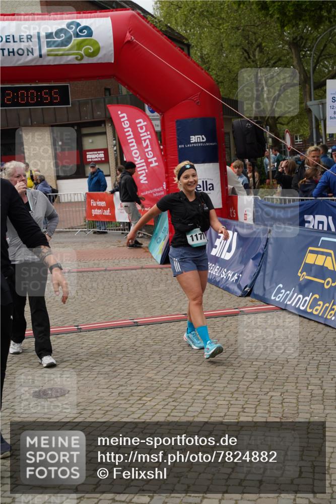 04.05.2025 - 8. Wedeler Halbmarathon Felixshl http://msf.ph/oto/7824882 04.05.2025 12:00:53 Ziel 141, 772, 987, 988, 1177 meine-sportfotos.de