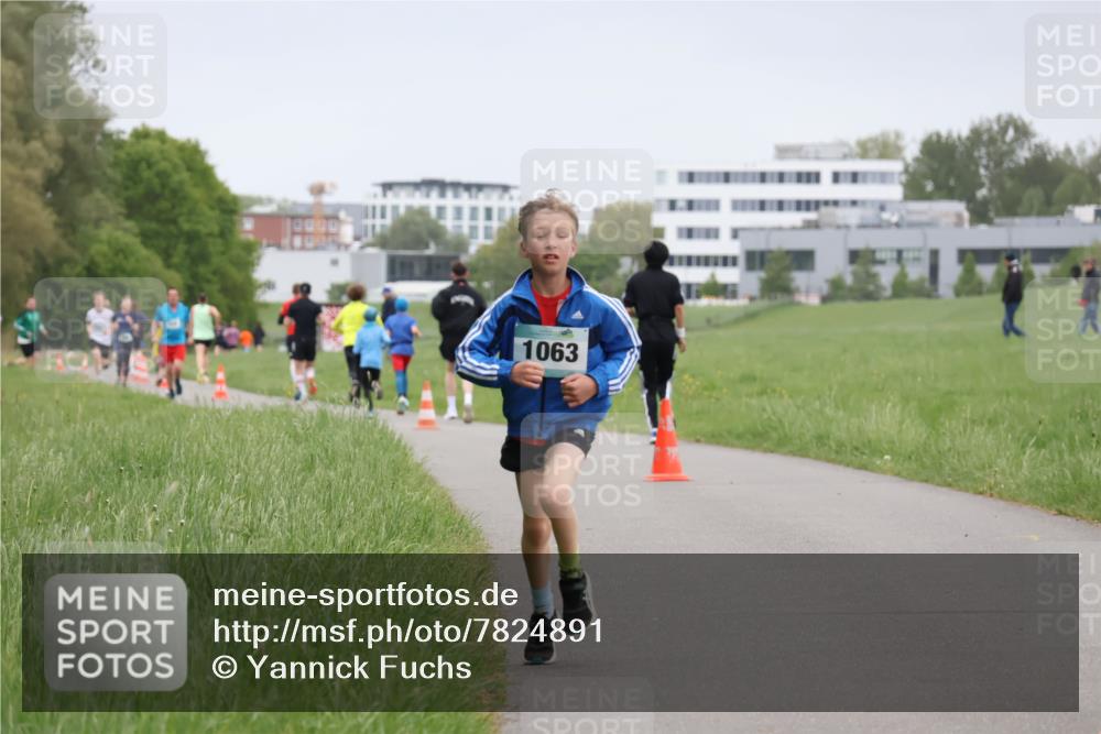 04.05.2025 - 8. Wedeler Halbmarathon Yannick Fuchs http://msf.ph/oto/7824891 04.05.2025 11:12:14 Laufen 1063 meine-sportfotos.de