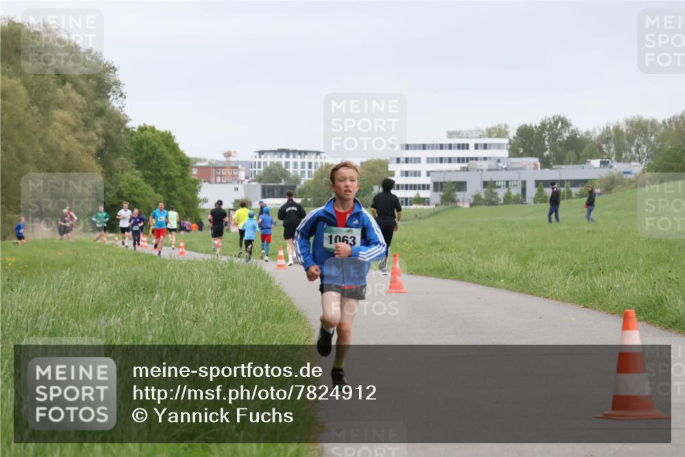 04.05.2025 - 8. Wedeler Halbmarathon Yannick Fuchs http://msf.ph/oto/7824912 04.05.2025 11:12:14 Laufen 1063 meine-sportfotos.de