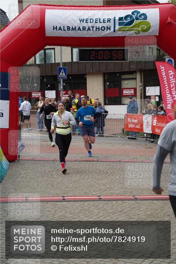 04.05.2025 - 8. Wedeler Halbmarathon Felixshl http://msf.ph/oto/7824919 04.05.2025 12:00:56 Ziel 249, 506, 772, 1177 meine-sportfotos.de