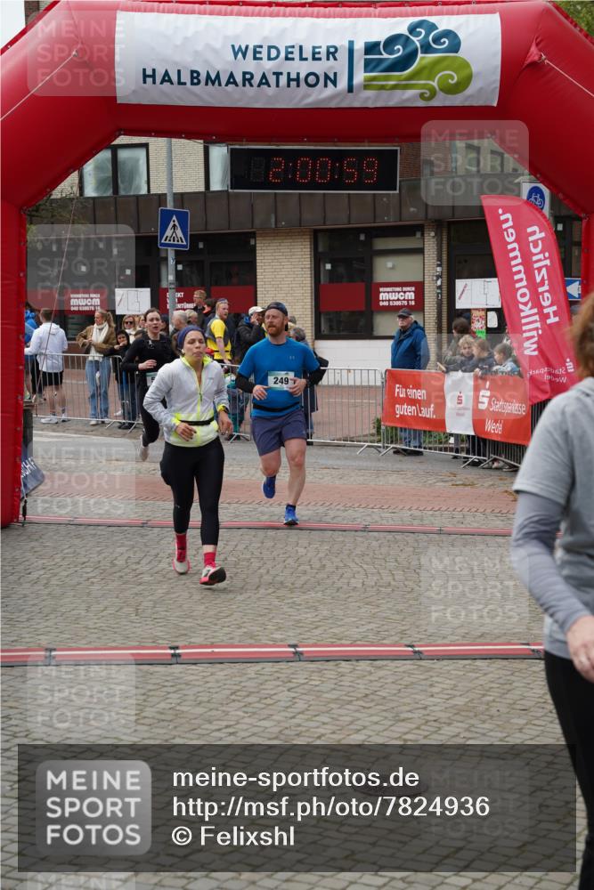 04.05.2025 - 8. Wedeler Halbmarathon Felixshl http://msf.ph/oto/7824936 04.05.2025 12:00:56 Ziel 249, 506, 772, 1177 meine-sportfotos.de