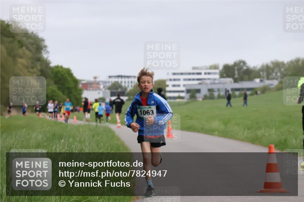 04.05.2025 - 8. Wedeler Halbmarathon Yannick Fuchs http://msf.ph/oto/7824947 04.05.2025 11:12:15 Laufen 1063 meine-sportfotos.de