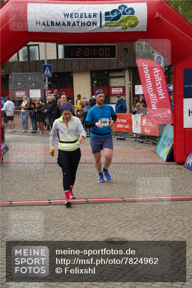 04.05.2025 - 8. Wedeler Halbmarathon Felixshl http://msf.ph/oto/7824962 04.05.2025 12:00:58 Ziel 249, 506, 772, 1021 meine-sportfotos.de