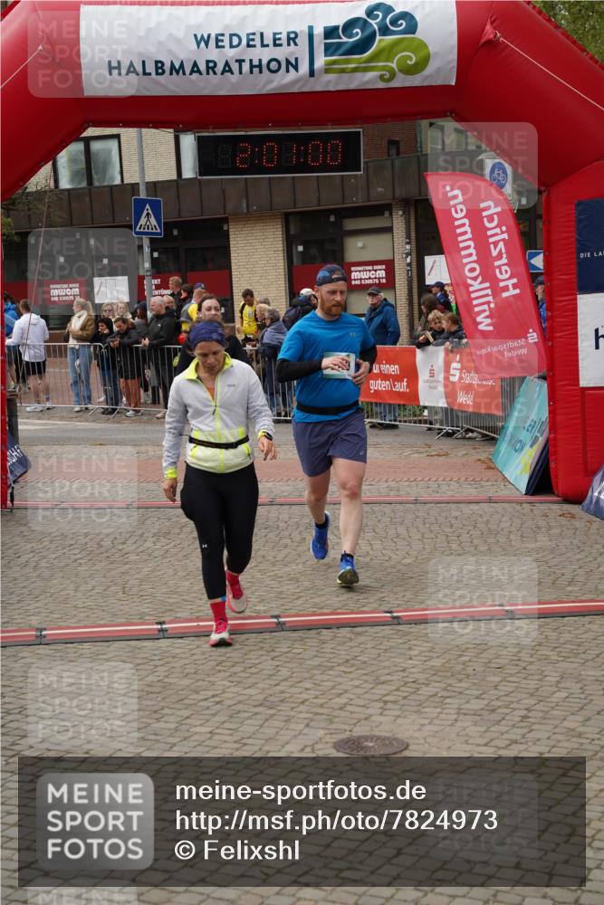 04.05.2025 - 8. Wedeler Halbmarathon Felixshl http://msf.ph/oto/7824973 04.05.2025 12:00:58 Ziel 249, 506, 772, 1021 meine-sportfotos.de