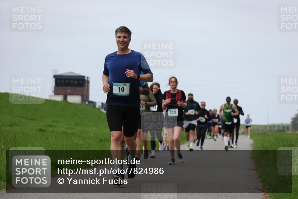 04.05.2025 - 8. Wedeler Halbmarathon Yannick Fuchs http://msf.ph/oto/7824986 04.05.2025 11:32:01 Laufen 10, 243 meine-sportfotos.de