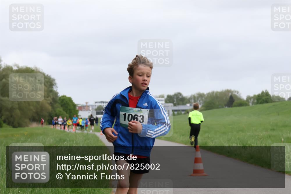 04.05.2025 - 8. Wedeler Halbmarathon Yannick Fuchs http://msf.ph/oto/7825002 04.05.2025 11:12:18 Laufen 56, 1063 meine-sportfotos.de
