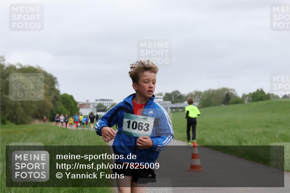 04.05.2025 - 8. Wedeler Halbmarathon Yannick Fuchs http://msf.ph/oto/7825009 04.05.2025 11:12:18 Laufen 56, 1063 meine-sportfotos.de