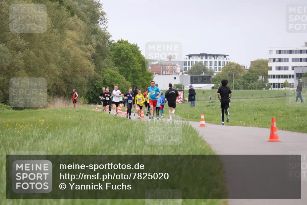 04.05.2025 - 8. Wedeler Halbmarathon Yannick Fuchs http://msf.ph/oto/7825020 04.05.2025 11:12:19 Laufen 936 meine-sportfotos.de