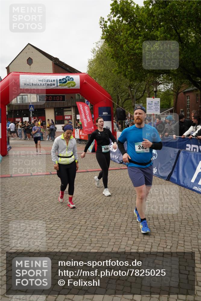 04.05.2025 - 8. Wedeler Halbmarathon Felixshl http://msf.ph/oto/7825025 04.05.2025 12:01:01 Ziel 249, 506, 772, 1021 meine-sportfotos.de