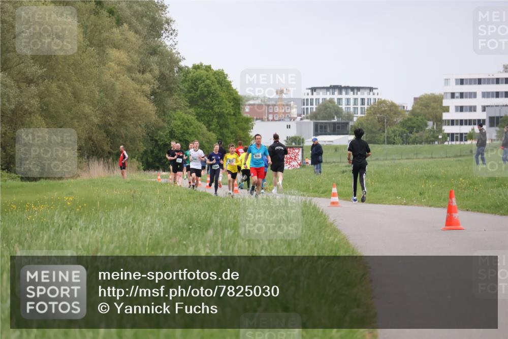 04.05.2025 - 8. Wedeler Halbmarathon Yannick Fuchs http://msf.ph/oto/7825030 04.05.2025 11:12:20 Laufen 1093 meine-sportfotos.de