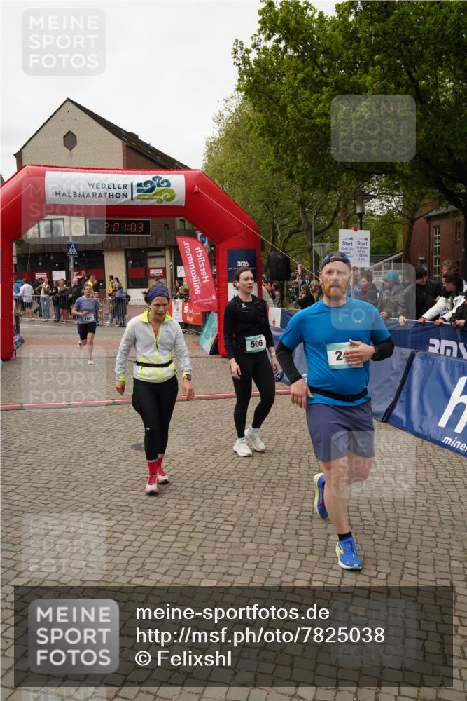 04.05.2025 - 8. Wedeler Halbmarathon Felixshl http://msf.ph/oto/7825038 04.05.2025 12:01:01 Ziel 249, 506, 772, 1021 meine-sportfotos.de