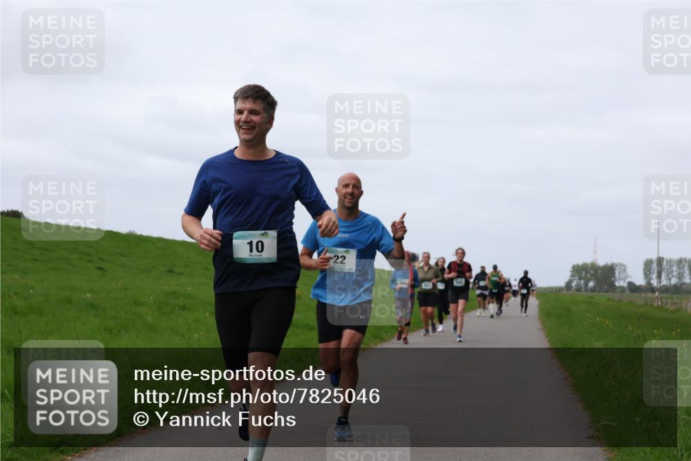 04.05.2025 - 8. Wedeler Halbmarathon Yannick Fuchs http://msf.ph/oto/7825046 04.05.2025 11:32:05 Laufen 10, 22 meine-sportfotos.de