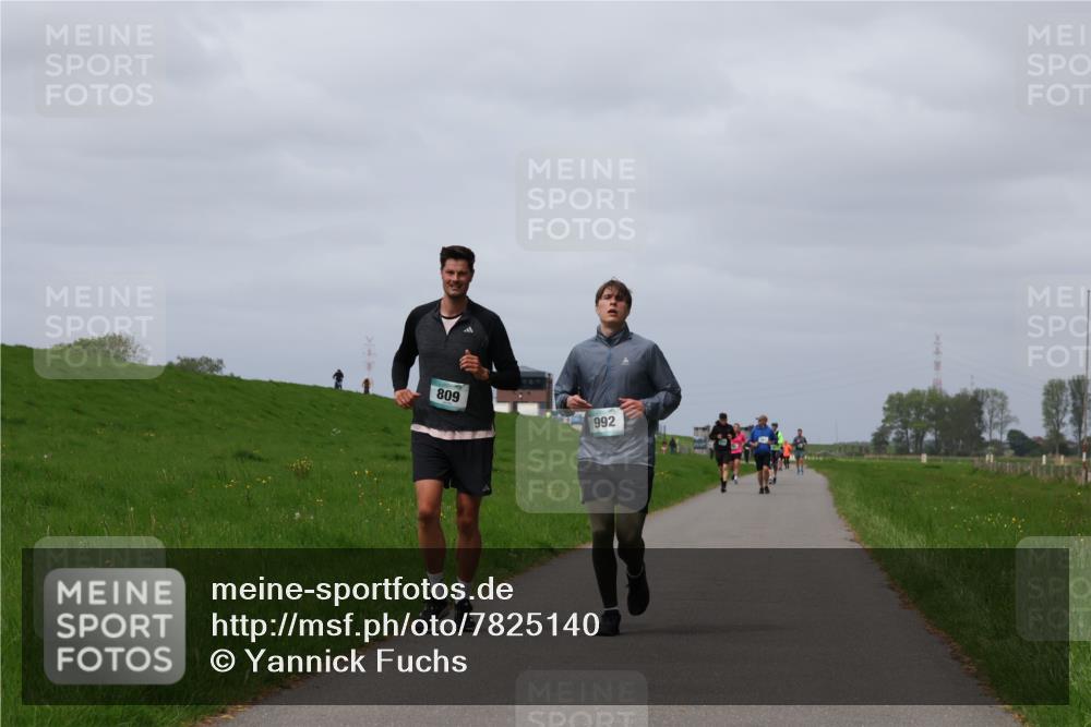 04.05.2025 - 8. Wedeler Halbmarathon Yannick Fuchs http://msf.ph/oto/7825140 04.05.2025 11:54:20 Laufen 809, 992 meine-sportfotos.de