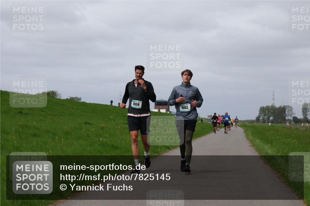 04.05.2025 - 8. Wedeler Halbmarathon Yannick Fuchs http://msf.ph/oto/7825145 04.05.2025 11:54:20 Laufen 809, 992 meine-sportfotos.de