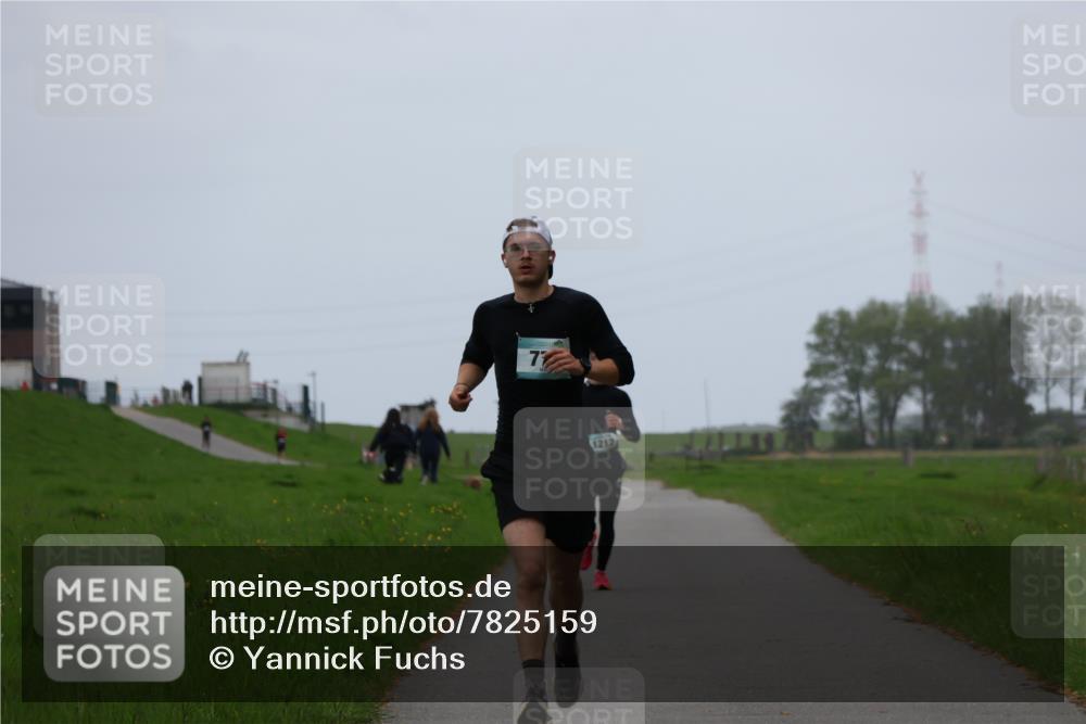 04.05.2025 - 8. Wedeler Halbmarathon Yannick Fuchs http://msf.ph/oto/7825159 04.05.2025 11:12:36 Laufen 77, 1212 meine-sportfotos.de