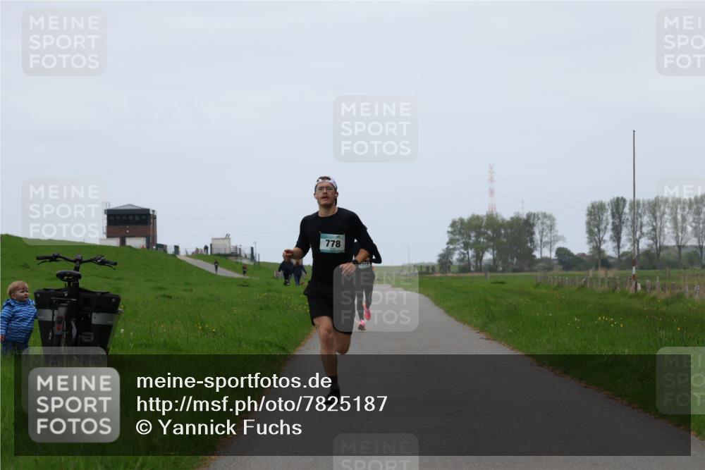 04.05.2025 - 8. Wedeler Halbmarathon Yannick Fuchs http://msf.ph/oto/7825187 04.05.2025 11:12:37 Laufen 778, 212 meine-sportfotos.de