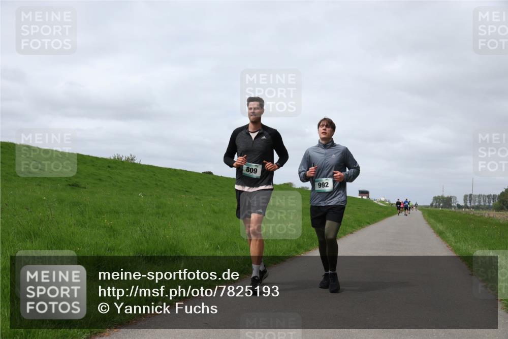 04.05.2025 - 8. Wedeler Halbmarathon Yannick Fuchs http://msf.ph/oto/7825193 04.05.2025 11:54:23 Laufen 809, 992 meine-sportfotos.de