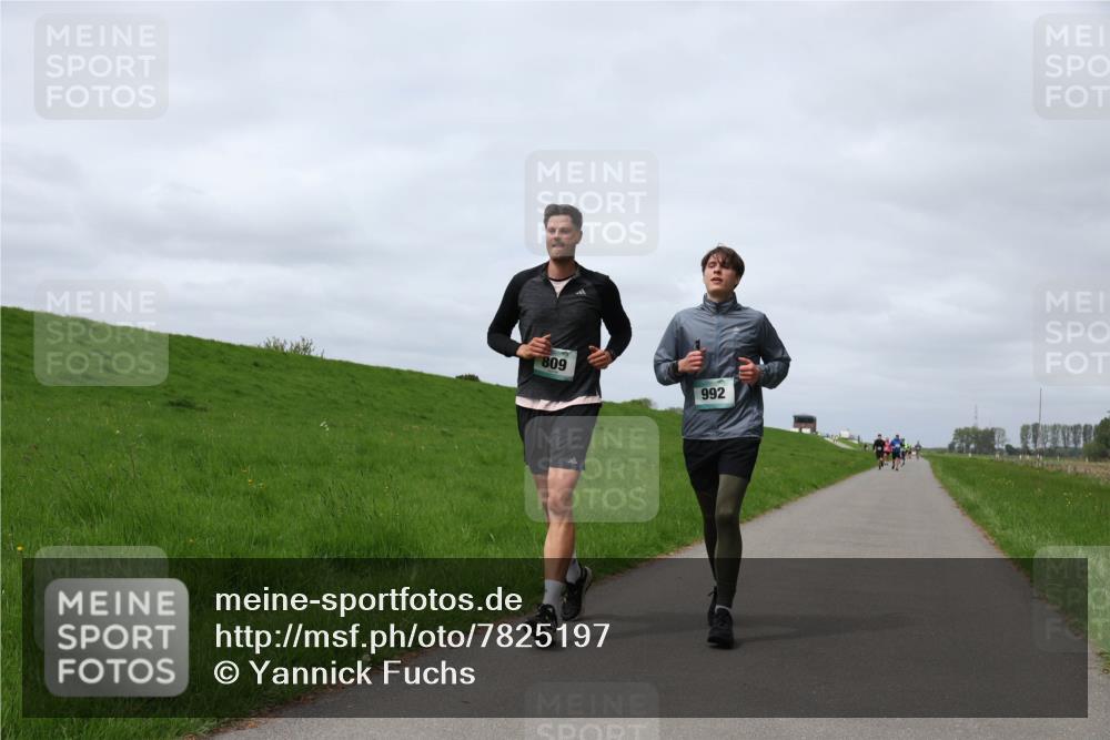 04.05.2025 - 8. Wedeler Halbmarathon Yannick Fuchs http://msf.ph/oto/7825197 04.05.2025 11:54:23 Laufen 809, 992 meine-sportfotos.de