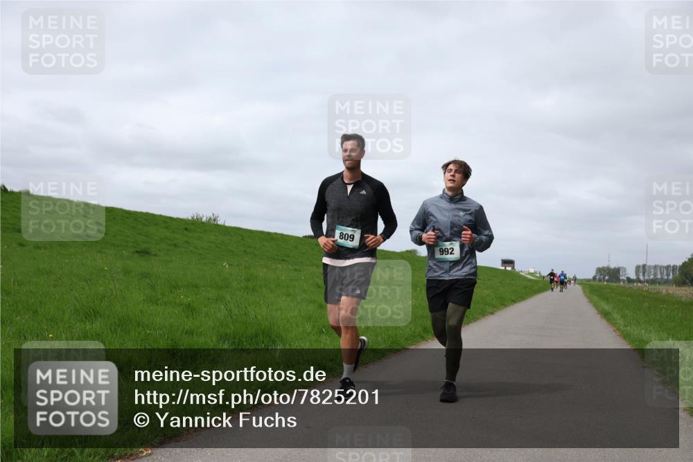 04.05.2025 - 8. Wedeler Halbmarathon Yannick Fuchs http://msf.ph/oto/7825201 04.05.2025 11:54:23 Laufen 809, 992 meine-sportfotos.de