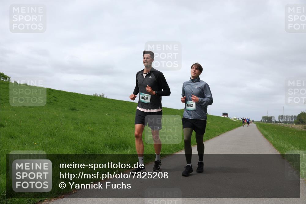 04.05.2025 - 8. Wedeler Halbmarathon Yannick Fuchs http://msf.ph/oto/7825208 04.05.2025 11:54:24 Laufen 809, 992 meine-sportfotos.de