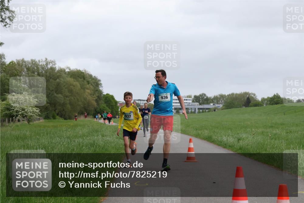 04.05.2025 - 8. Wedeler Halbmarathon Yannick Fuchs http://msf.ph/oto/7825219 04.05.2025 11:12:41 Laufen 937, 936 meine-sportfotos.de