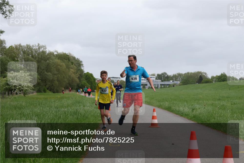 04.05.2025 - 8. Wedeler Halbmarathon Yannick Fuchs http://msf.ph/oto/7825225 04.05.2025 11:12:41 Laufen 937, 936 meine-sportfotos.de