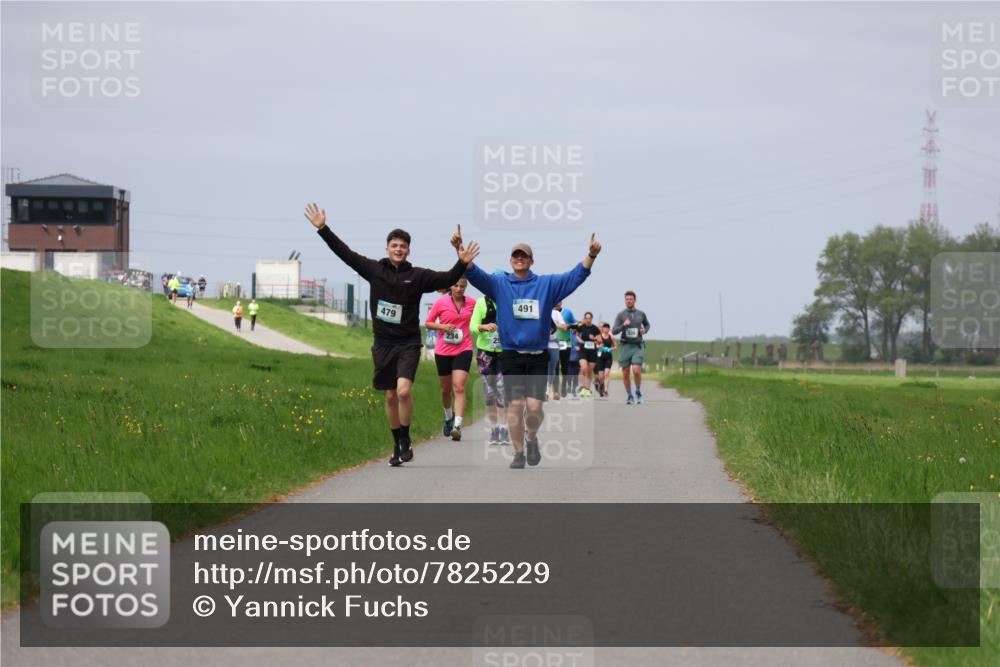 04.05.2025 - 8. Wedeler Halbmarathon Yannick Fuchs http://msf.ph/oto/7825229 04.05.2025 11:54:27 Laufen 479, 491 meine-sportfotos.de