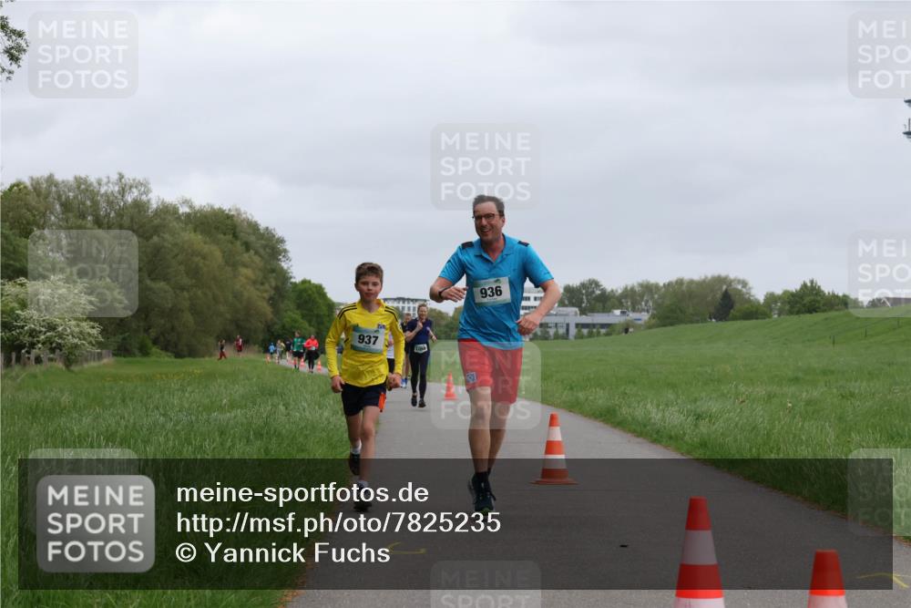 04.05.2025 - 8. Wedeler Halbmarathon Yannick Fuchs http://msf.ph/oto/7825235 04.05.2025 11:12:41 Laufen 937, 1058, 936 meine-sportfotos.de