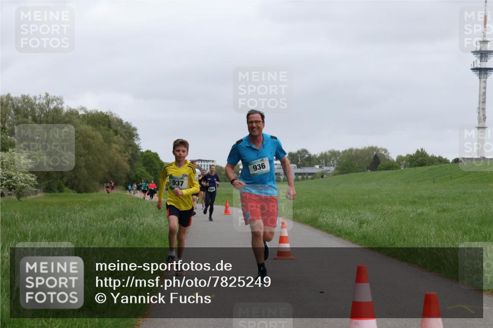 04.05.2025 - 8. Wedeler Halbmarathon Yannick Fuchs http://msf.ph/oto/7825249 04.05.2025 11:12:41 Laufen 937, 1058, 936 meine-sportfotos.de