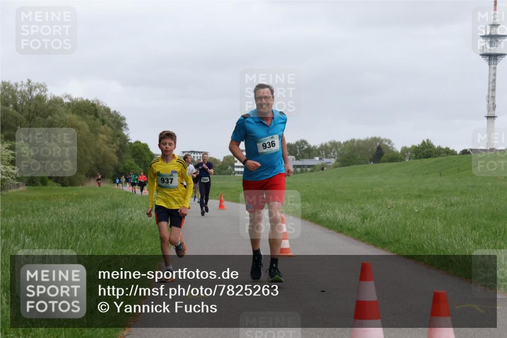 04.05.2025 - 8. Wedeler Halbmarathon Yannick Fuchs http://msf.ph/oto/7825263 04.05.2025 11:12:41 Laufen 937, 1058, 936 meine-sportfotos.de