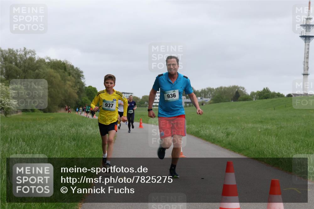 04.05.2025 - 8. Wedeler Halbmarathon Yannick Fuchs http://msf.ph/oto/7825275 04.05.2025 11:12:42 Laufen 937, 936 meine-sportfotos.de
