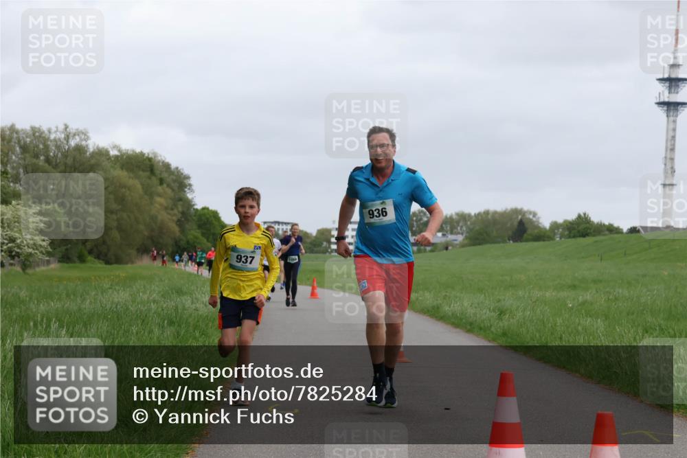 04.05.2025 - 8. Wedeler Halbmarathon Yannick Fuchs http://msf.ph/oto/7825284 04.05.2025 11:12:42 Laufen 937, 936 meine-sportfotos.de