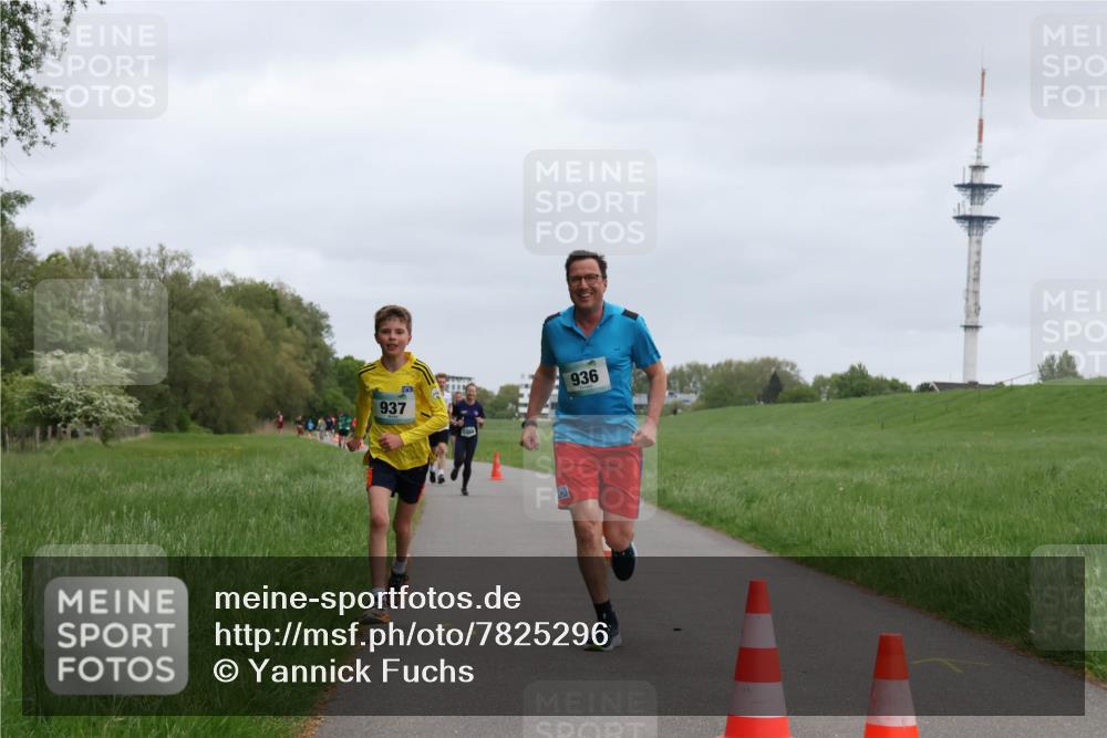 04.05.2025 - 8. Wedeler Halbmarathon Yannick Fuchs http://msf.ph/oto/7825296 04.05.2025 11:12:42 Laufen 937, 936 meine-sportfotos.de