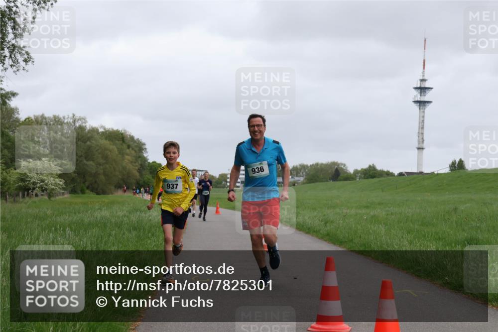 04.05.2025 - 8. Wedeler Halbmarathon Yannick Fuchs http://msf.ph/oto/7825301 04.05.2025 11:12:42 Laufen 937, 936 meine-sportfotos.de
