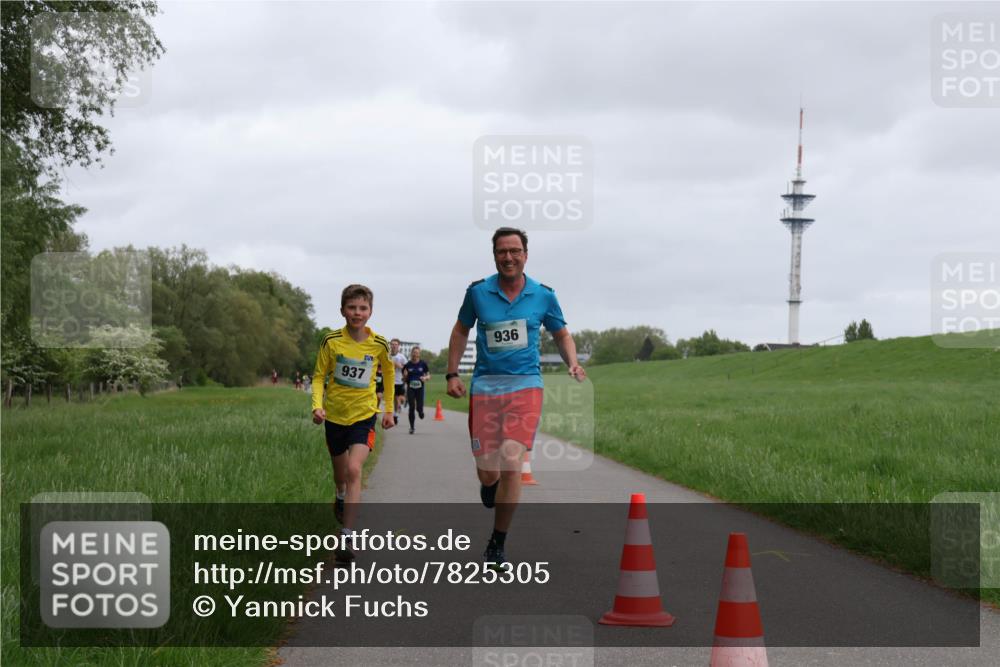 04.05.2025 - 8. Wedeler Halbmarathon Yannick Fuchs http://msf.ph/oto/7825305 04.05.2025 11:12:42 Laufen 937, 936 meine-sportfotos.de