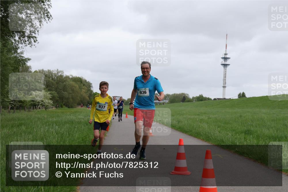 04.05.2025 - 8. Wedeler Halbmarathon Yannick Fuchs http://msf.ph/oto/7825312 04.05.2025 11:12:42 Laufen 937, 936 meine-sportfotos.de