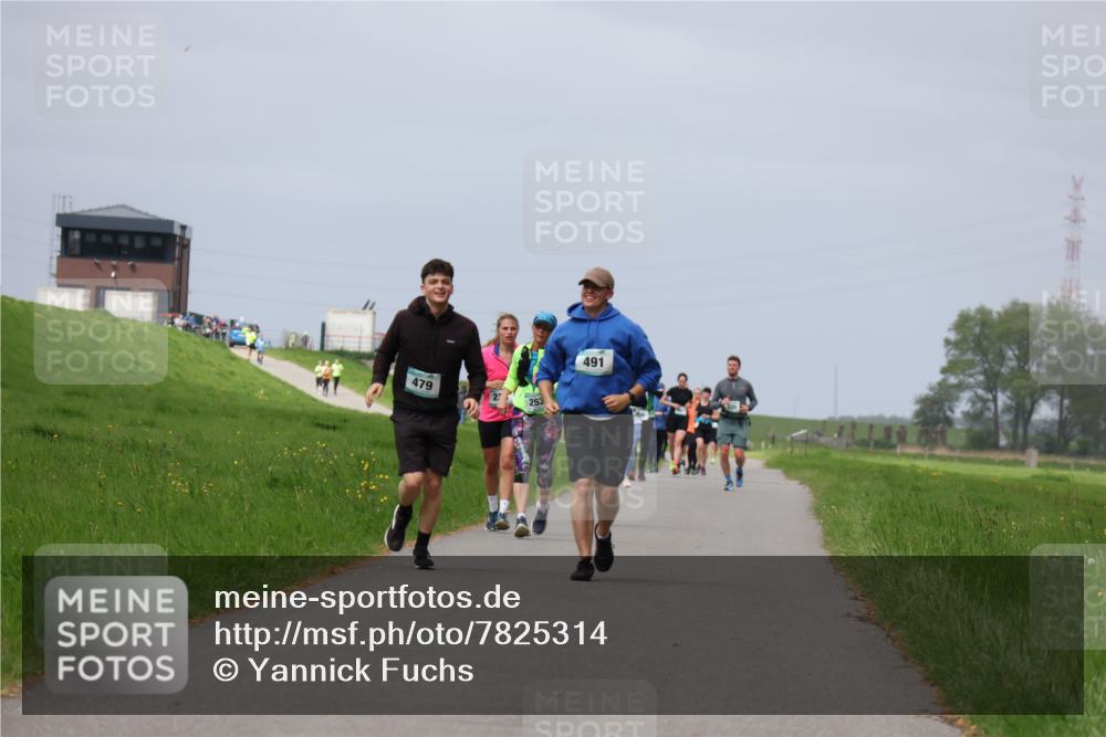 04.05.2025 - 8. Wedeler Halbmarathon Yannick Fuchs http://msf.ph/oto/7825314 04.05.2025 11:54:31 Laufen 479, 491 meine-sportfotos.de