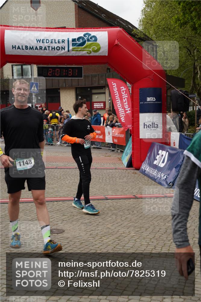 04.05.2025 - 8. Wedeler Halbmarathon Felixshl http://msf.ph/oto/7825319 04.05.2025 12:01:29 Ziel 611, 1110, 1148 meine-sportfotos.de