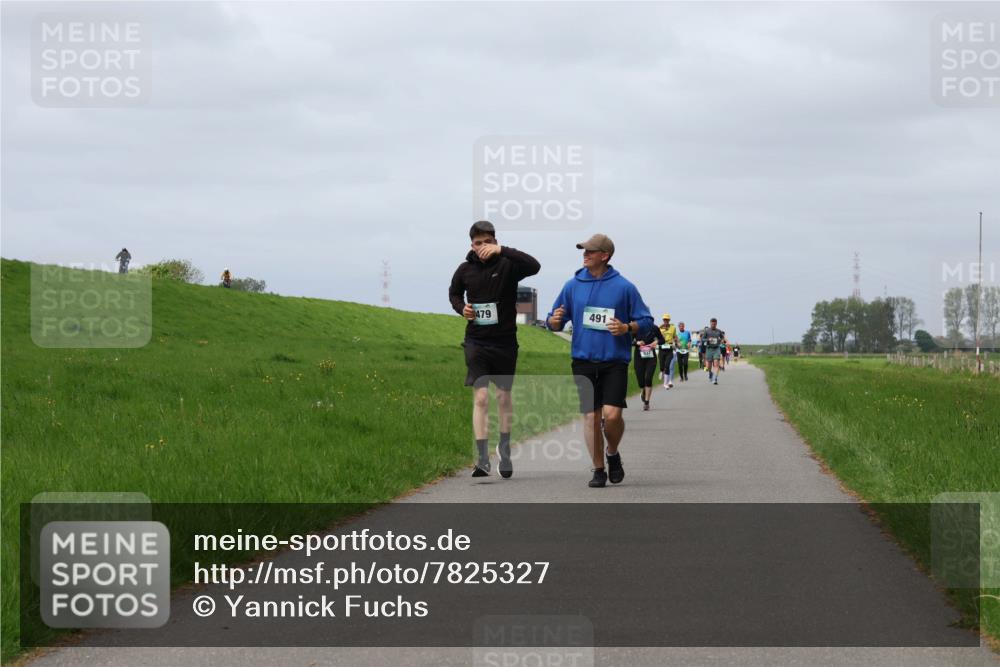 04.05.2025 - 8. Wedeler Halbmarathon Yannick Fuchs http://msf.ph/oto/7825327 04.05.2025 11:54:39 Laufen 479, 491 meine-sportfotos.de
