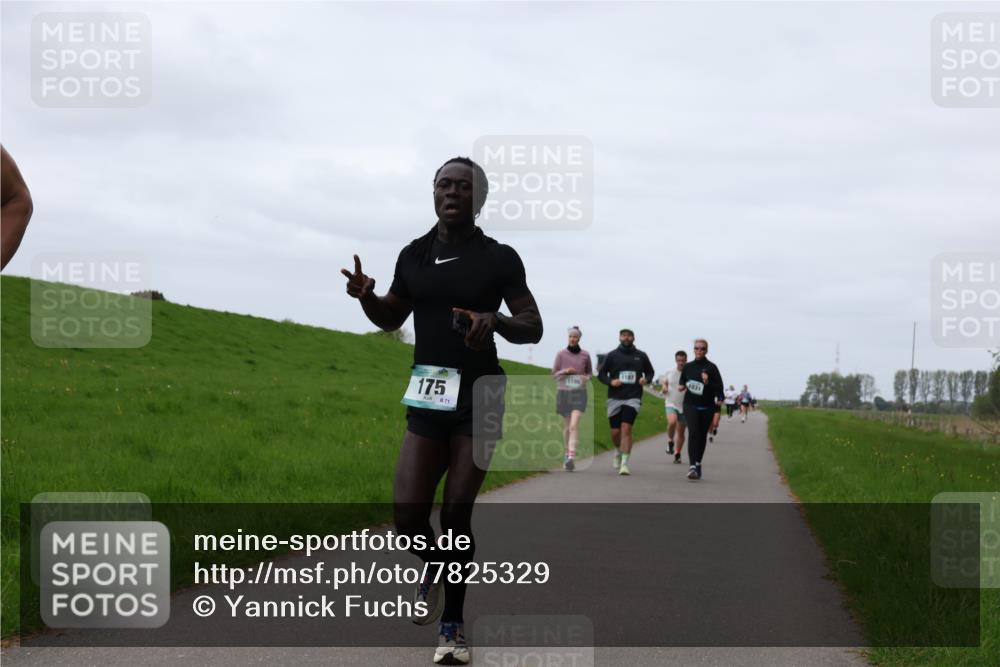 04.05.2025 - 8. Wedeler Halbmarathon Yannick Fuchs http://msf.ph/oto/7825329 04.05.2025 11:32:17 Laufen 175, 1106 meine-sportfotos.de
