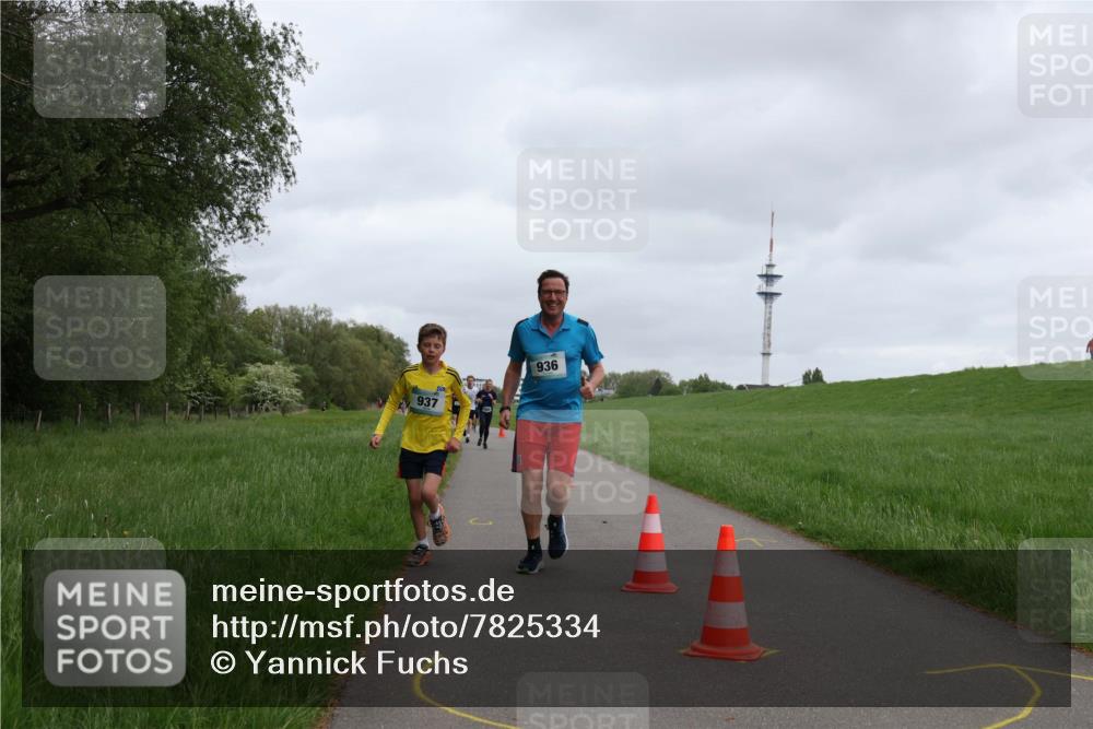 04.05.2025 - 8. Wedeler Halbmarathon Yannick Fuchs http://msf.ph/oto/7825334 04.05.2025 11:12:43 Laufen 937, 936 meine-sportfotos.de