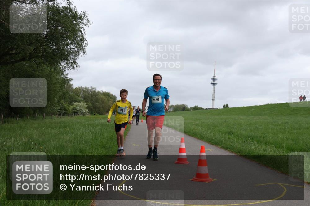 04.05.2025 - 8. Wedeler Halbmarathon Yannick Fuchs http://msf.ph/oto/7825337 04.05.2025 11:12:43 Laufen 937, 936 meine-sportfotos.de