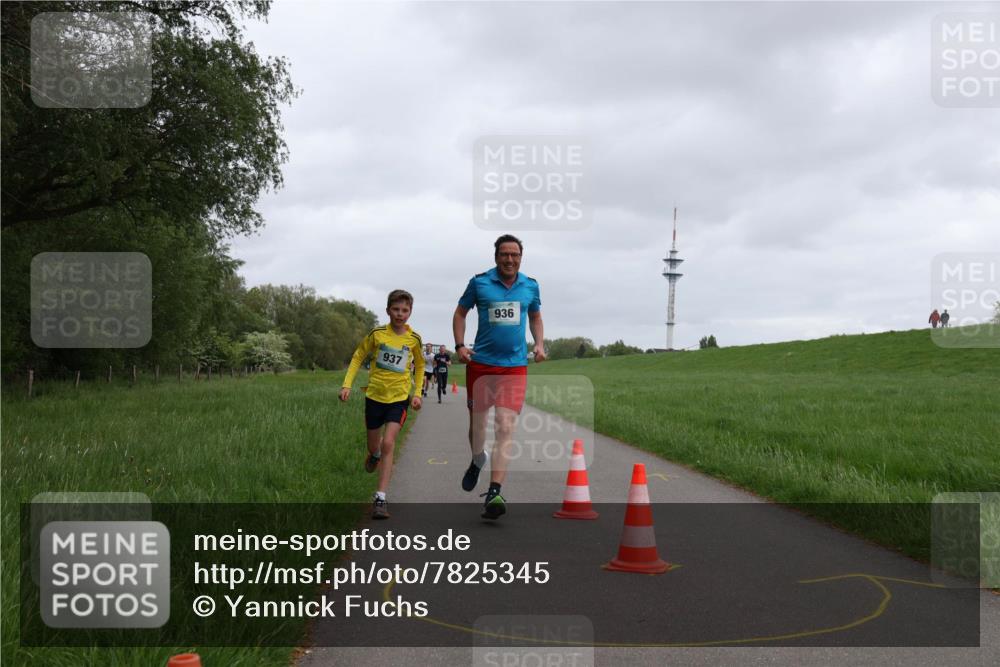 04.05.2025 - 8. Wedeler Halbmarathon Yannick Fuchs http://msf.ph/oto/7825345 04.05.2025 11:12:43 Laufen 937, 936 meine-sportfotos.de