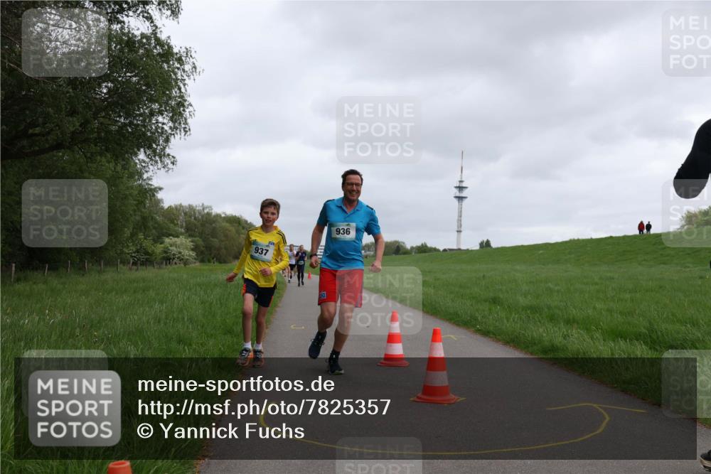 04.05.2025 - 8. Wedeler Halbmarathon Yannick Fuchs http://msf.ph/oto/7825357 04.05.2025 11:12:43 Laufen 937, 936 meine-sportfotos.de