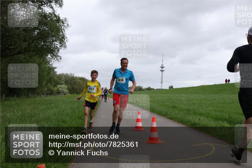 04.05.2025 - 8. Wedeler Halbmarathon Yannick Fuchs http://msf.ph/oto/7825361 04.05.2025 11:12:43 Laufen 937, 936 meine-sportfotos.de