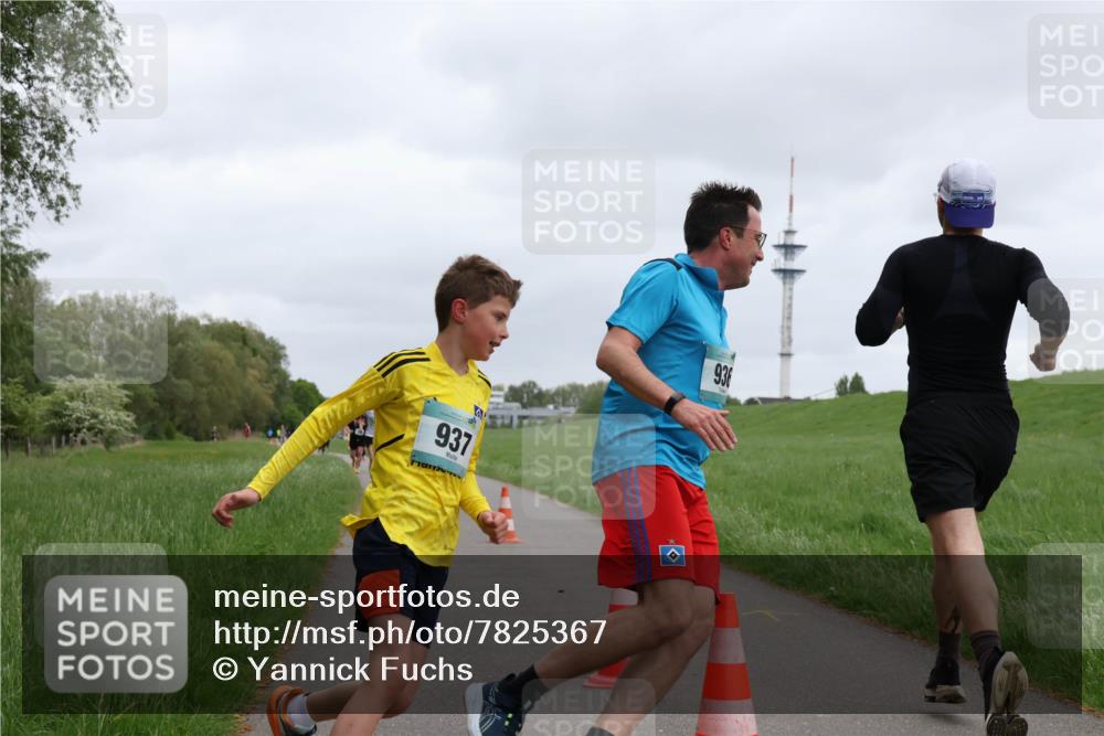 04.05.2025 - 8. Wedeler Halbmarathon Yannick Fuchs http://msf.ph/oto/7825367 04.05.2025 11:12:44 Laufen 937, 936 meine-sportfotos.de
